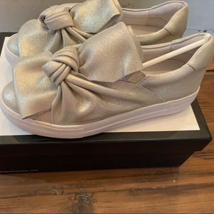 JSlides Audra Platinum Bow Sneakers Silver NIB